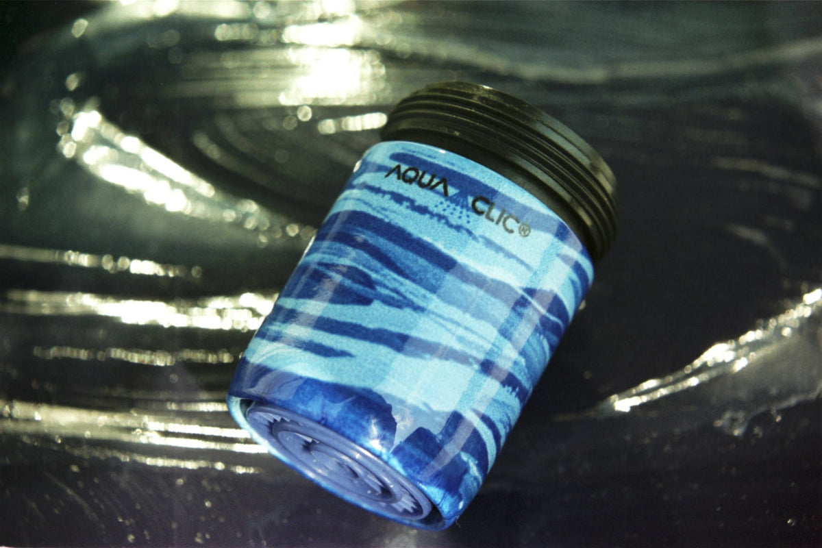 Wasserhahn mit Waves-Design und AquaClic-Wassersparer: vermindert den Wasserverbrauch und verschönert den Hahn