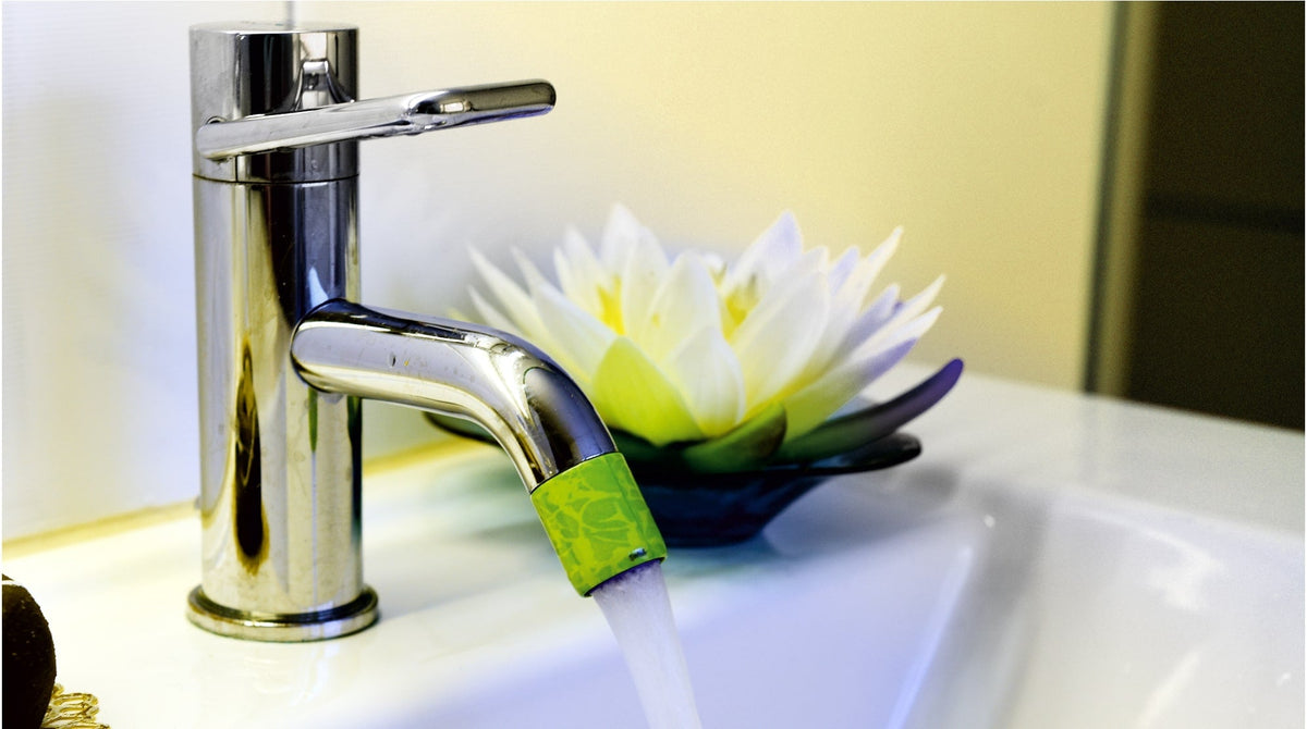 AquaClic-Strahlformer am Wasserhahn mit Shangri-La-Design: Reduzieren Sie den Wasserverbrauch und die CO2-Emissionen.