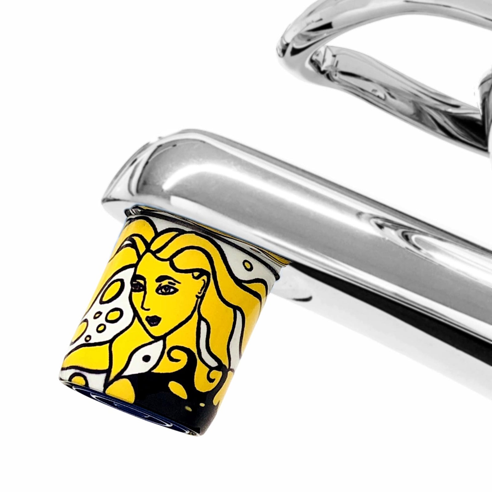 Wasserhahn mit Strahlformer und AquaClic-Technologie in Venus blonde-Design für eine effiziente Nutzung von Wasser und Energie