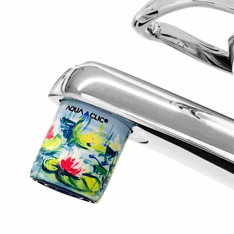 Ein Wasserhahn mit AquaClic-Strahlregler Nilufar -Design reduziert den Wasserverbrauch und die Kosten.