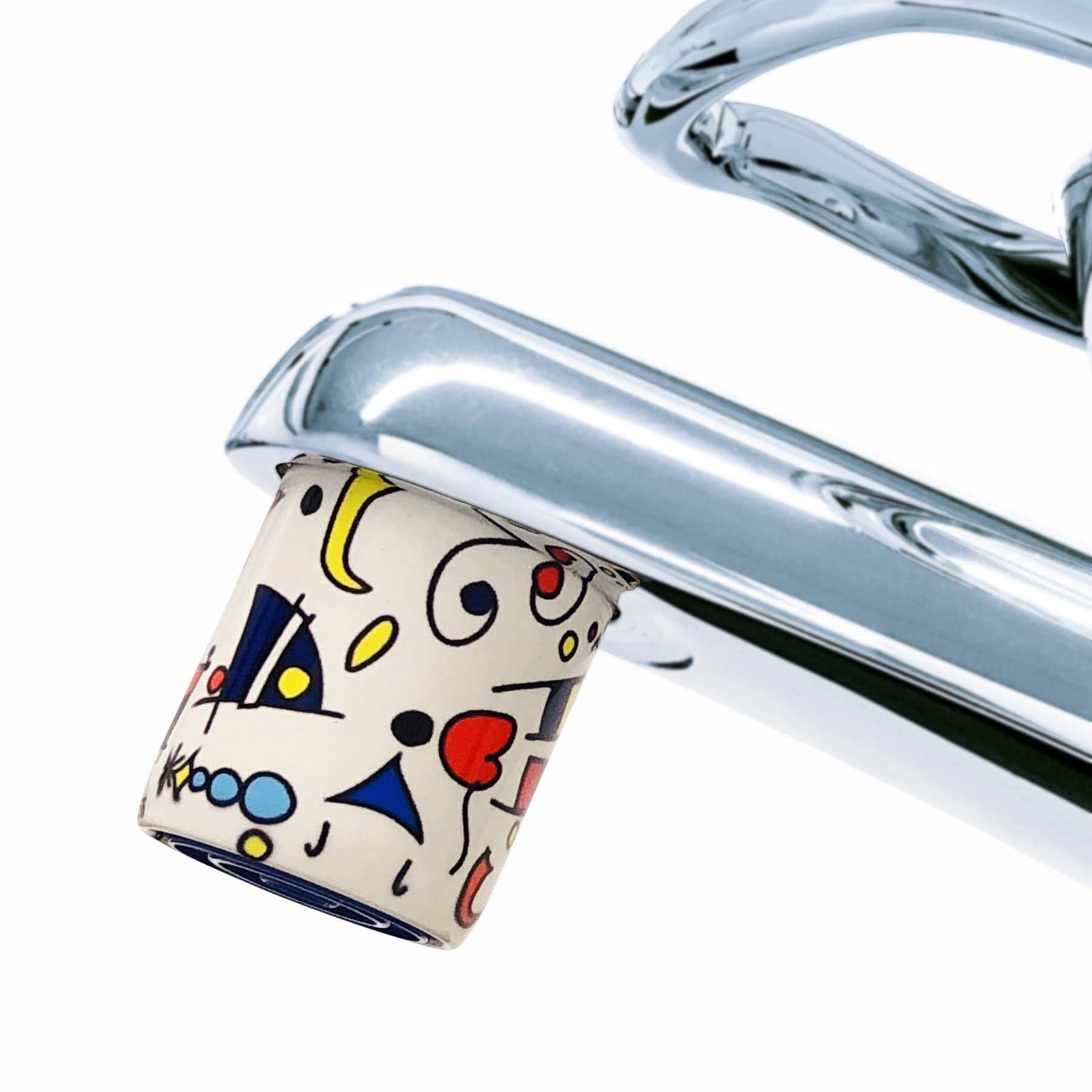 AquaClic-Strahlregler am Wasserhahn in Happyclic-Design senkt den Energieverbrauch