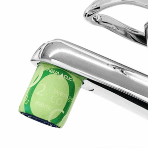 AquaClic-Strahlregler am Wasserhahn mit Less CO2-Design: Wassersparer fĂŒr den Hahn, reduziert Wasserverbrauch und Kosten