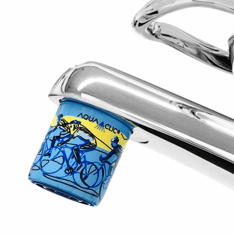 AquaClic-Wassersparer am Hahn mit Tour de France-Design vermindert den Wasserverbrauch und Kosten