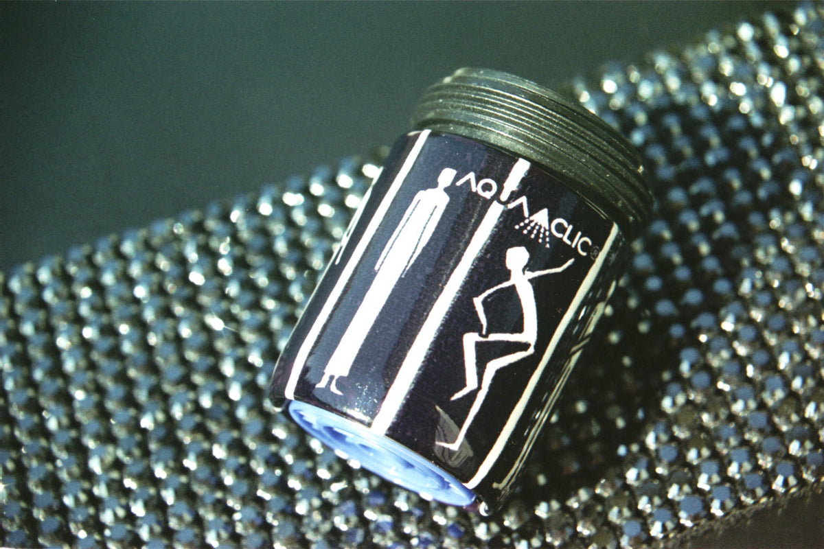 AquaClic-Durchflussmengenregler mit People-Design für einen umweltfreundlichen und wassersparenden Wasserhahn