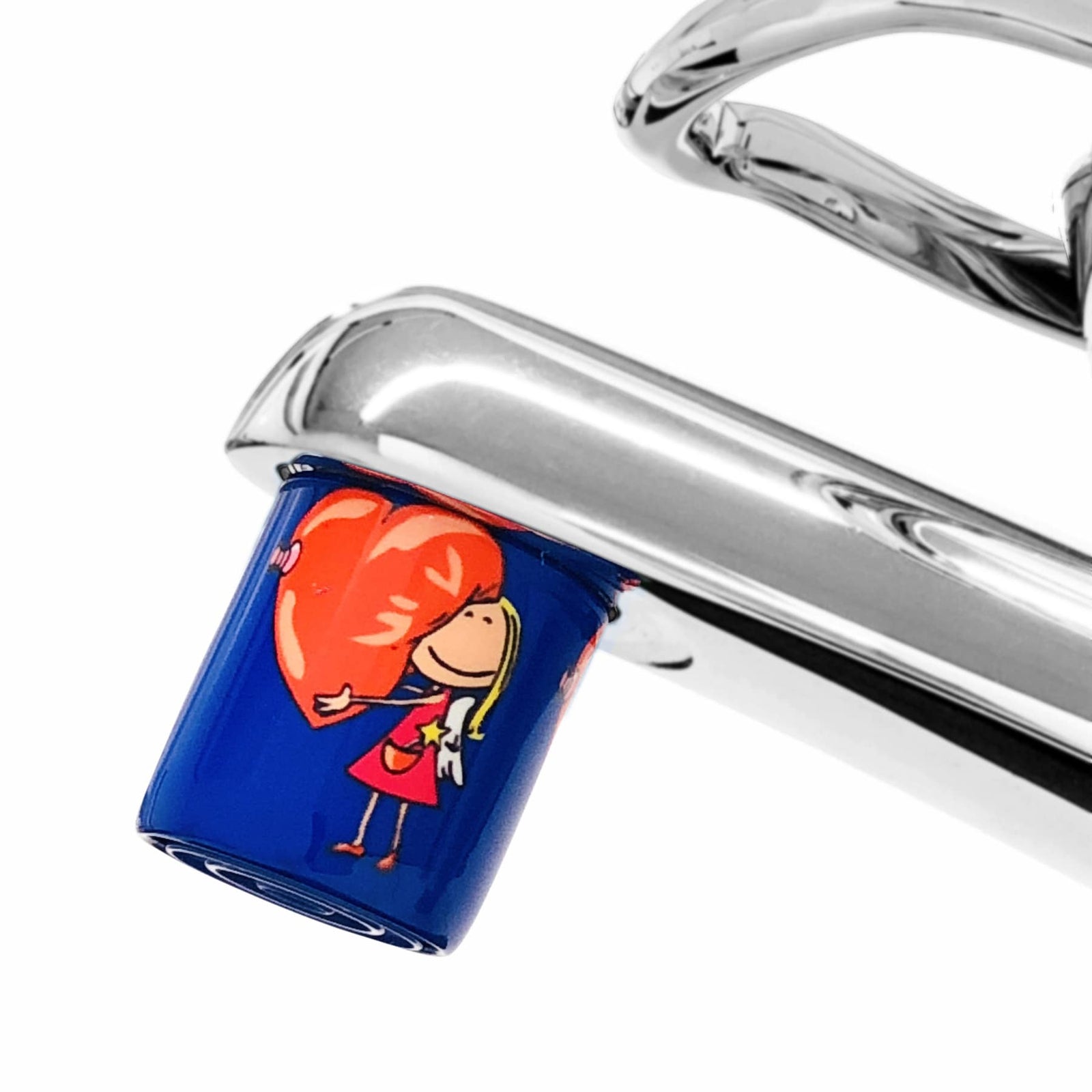 Wasserhahn mit Power Angels-Design und AquaClic-Wassersparer: senkt den Wasserverbrauch und spart Kosten und Energie