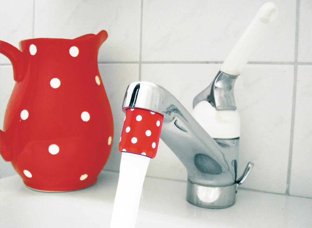 AquaClic-Wassersparer am Hahn mit Chuchichäschtli-Design vermindert Wasserverbrauch und Kosten