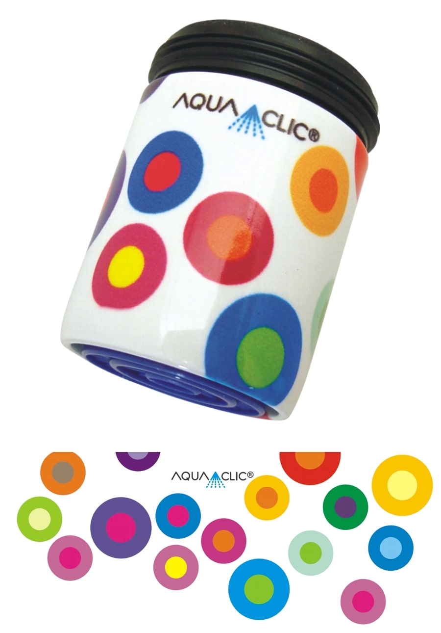 AquaClic-Strahlformer am Wasserhahn in Pop-Design und AquaClic-Wassersparer: reduziert den Wasserverbrauch und die Kosten