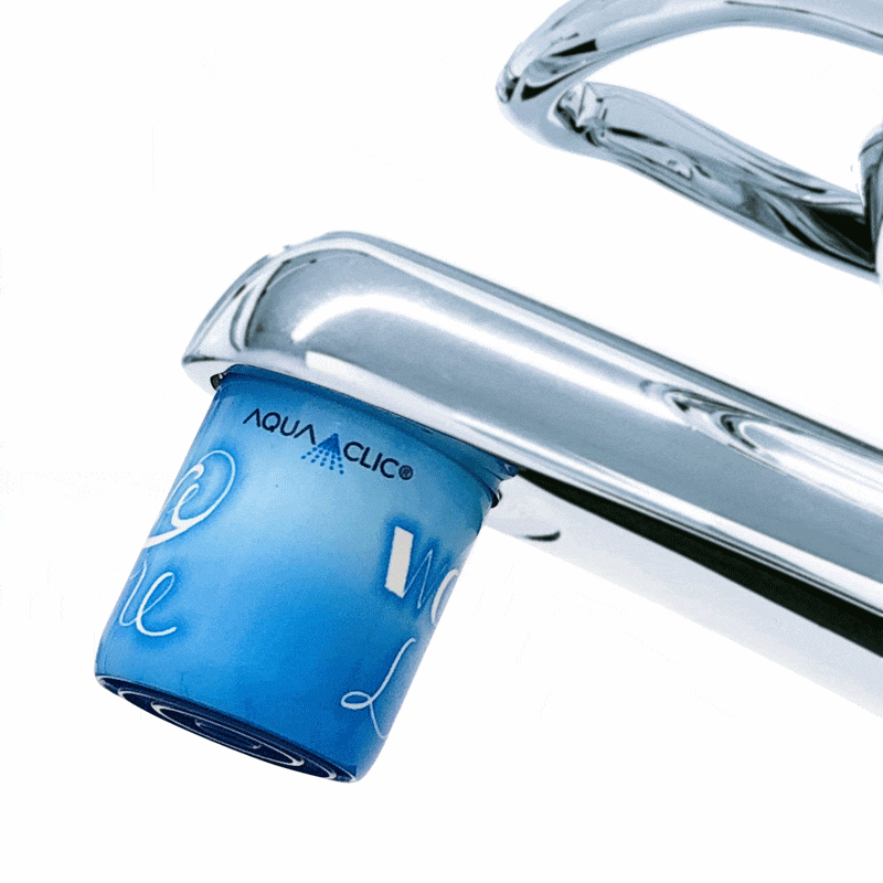 Strahlregler für den Wasserhahn mit AquaClic-Technologie und Love more / Worry less-Strahlformer am Hahn: Für einen umweltbewussten und eleganten Haushalt