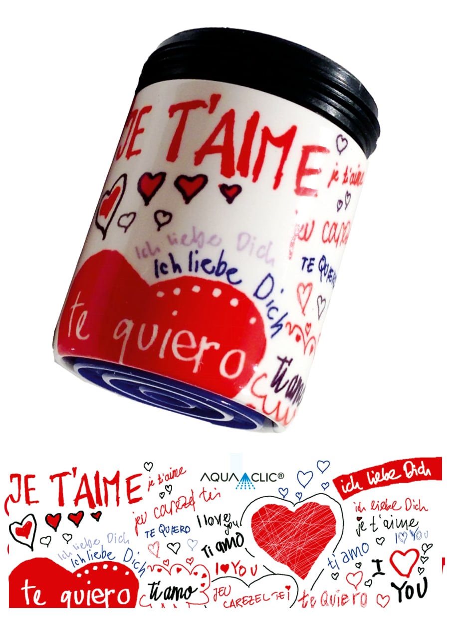 AquaClic Strahlregler „Je t’aime / Te quiero“ mit Herzmotiv und Liebesbotschaften in verschiedenen Sprachen