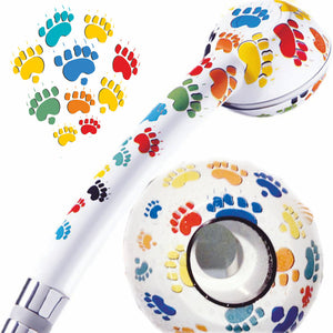 Druckaufbauende Swissclima-Brause im Design von Tätzli: Katzenpfoten, die über den Duschkopf spazieren.