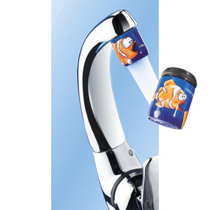 AquaClic-Wassersparer am Hahn mit Clownfish-Design vermindert den Wasserverbrauch und Kosten