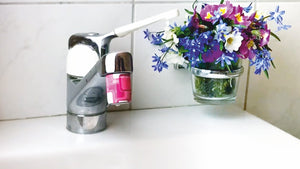 Durchflussmengenregler am Wasserhahn mit Pink Power-Design AquaClic-Perlstrahlregler: Wasser sparen leicht gemacht