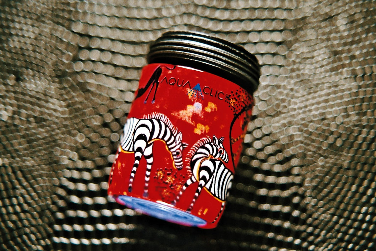 AquaClic-Strahlregler mit Helvetas Savannah-Design für eine umweltfreundliche Nutzung des Wasserhahns