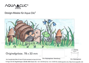 <strong>Design:</strong><br>
Das Design GIARDINO entstand im Rahmen eines Kindermalwettbewerbs für AquaClic. Die handgezeichnete Szene zeigt eine Schnecke zwischen Gras, Pilzen und kleinen Blumen und vermittelt eine ruhige Gartenstimmung. Die natürliche Illustration und die freundlichen Farben bringen eine spielerische, naturverbundene Atmosphäre an den Wasserhahn und passen besonders gut in Bad oder Gäste-Bad.
