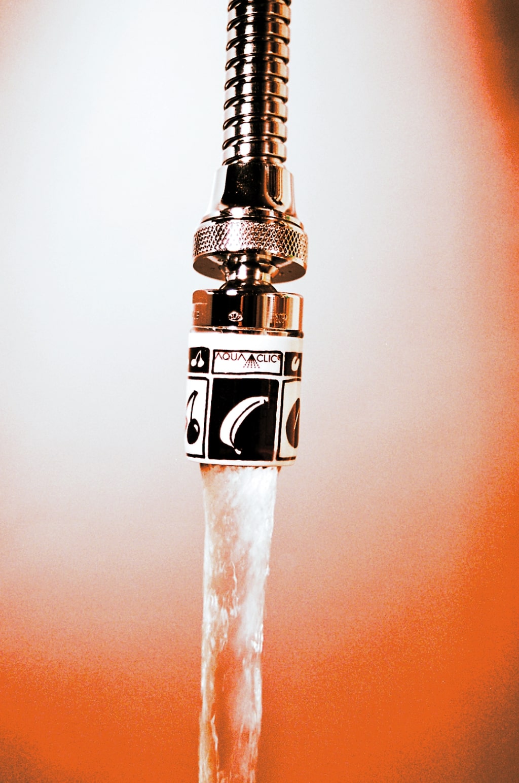 AquaClic-Strahlregler am Wasserhahn in Frutta-Design senkt den Energieverbrauch