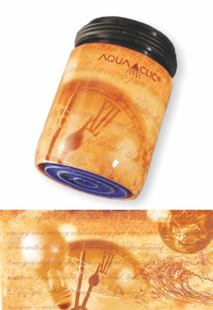 Der AquaClic-Wassersparer mit High Noon-Design am Wasserhahn senkt den Wasserverbrauch und die CO2-Emissionen.