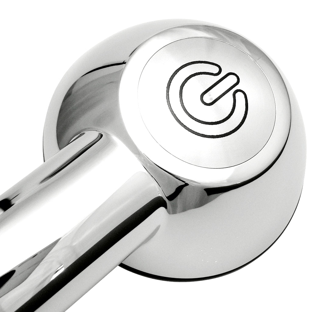 Pomme de douche à fort débit SwissClima avec plaque décorative en acier inoxydable au design d'un bouton on/off.