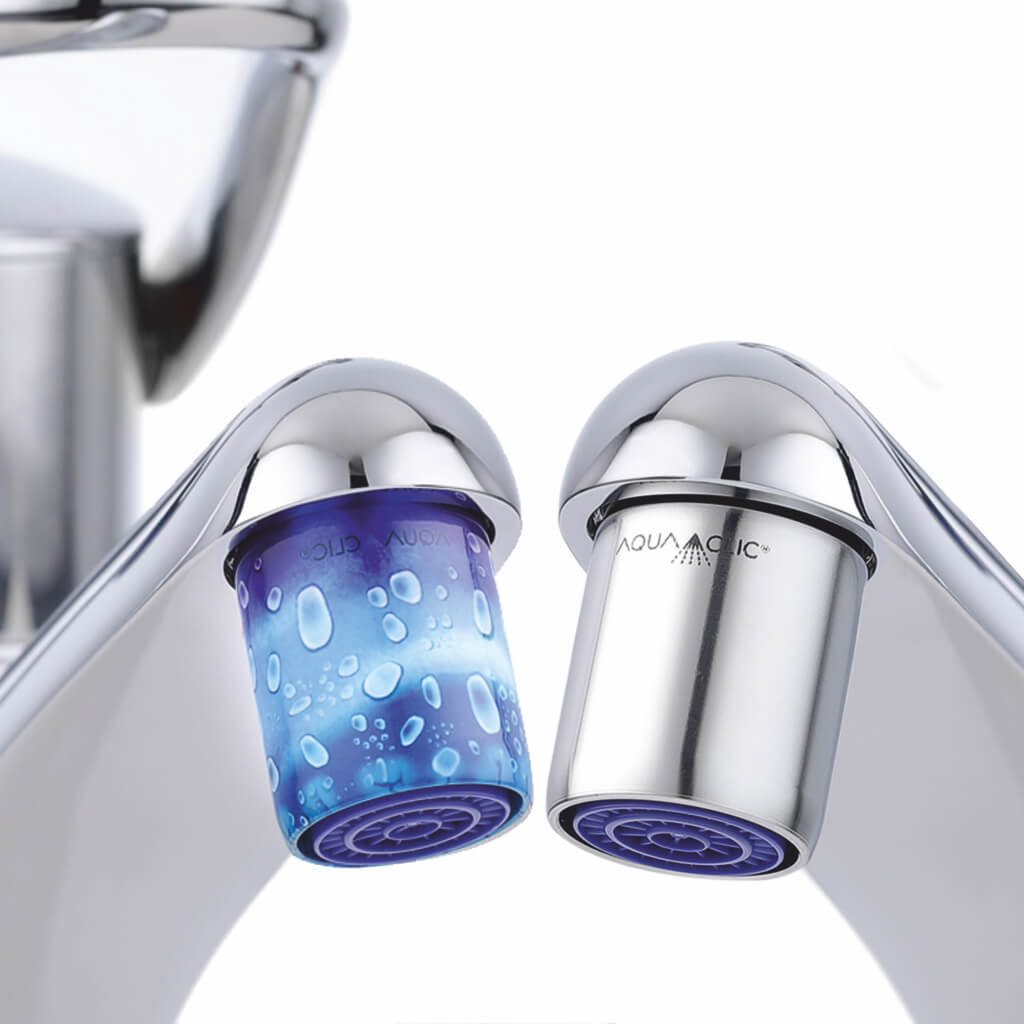2 Strahlregler AquaClic: links Messing mit Raindrops-Design, rechts elegantes Edelstahldesign, neutral