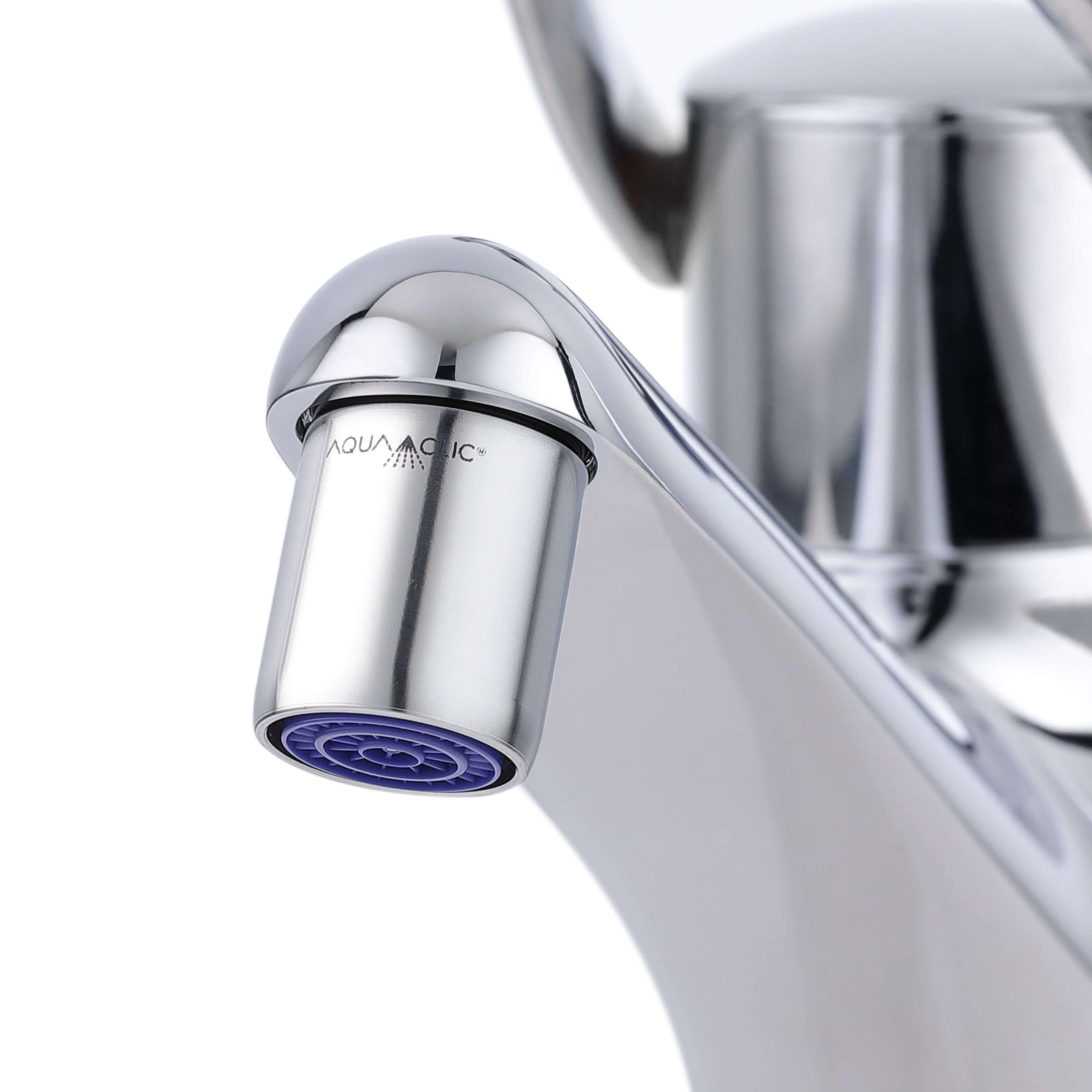 AquaClic Inox Strahlregler Pur am Wasserhahn montiert Edelstahl schlicht