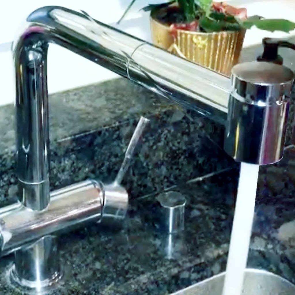 Die Mini-Brause für die Küche in aktion