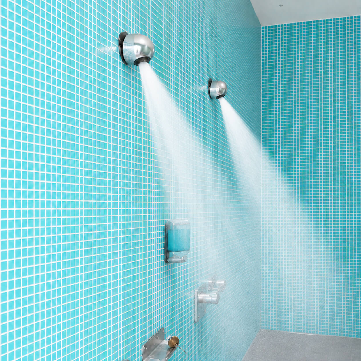 Wandbrause AquaClic-Publique an der Wand