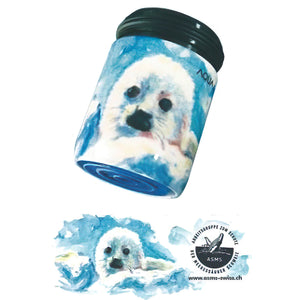 AquaClic Strahlregler mit Babyrobben-Design, freigestellt dargestellt, mit sichtbarer Design-Abwicklung und Partnerlogo darunter: ASMS-organisation