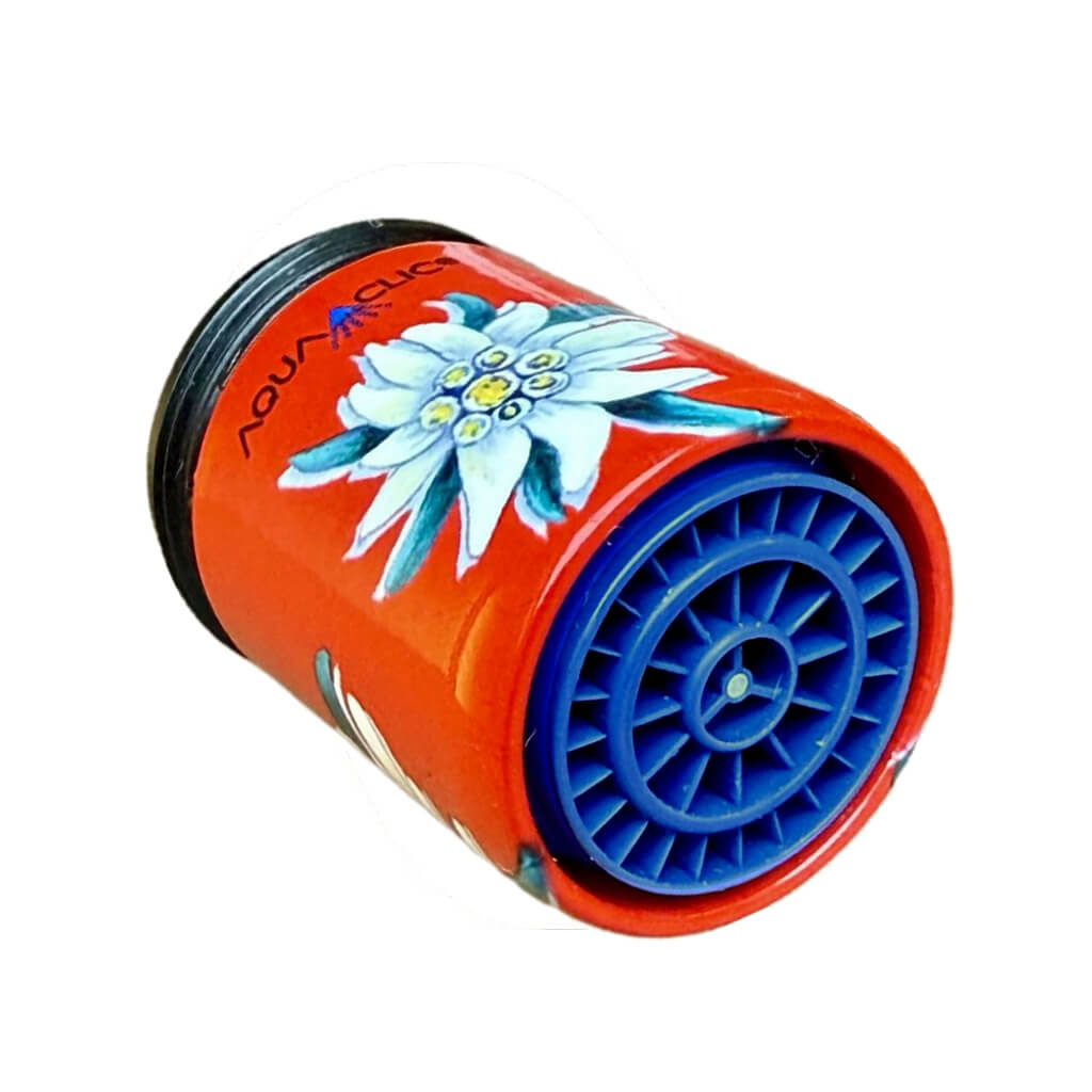 AquaClic Strahlregler von unten mit hochwertigem, kalkarmem Gittersieb für gleichmässigen Wasserstrahl, dargestellt im Edelweiss-Design (Technik identisch bei allen AquaClic Modellen)