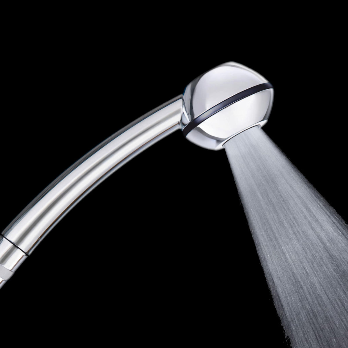 Duschkopf SwissClima im Profil mit Wasserstrahl