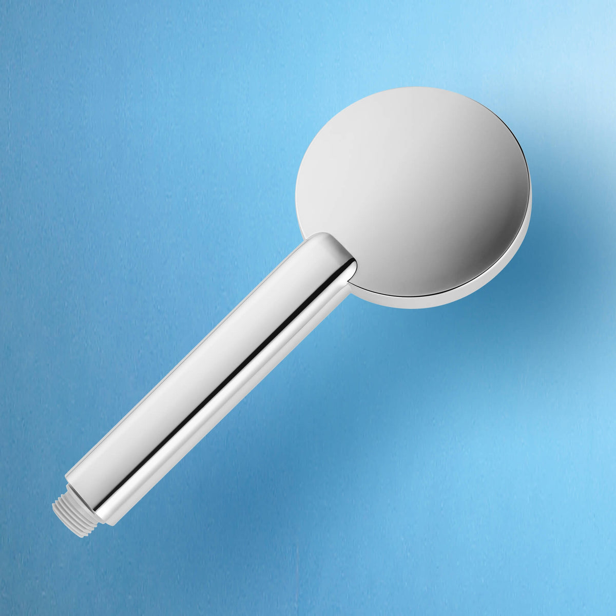 Superflache Prosecco-Duschkopf von oben: man sieht den verzerrfreien Spiegel