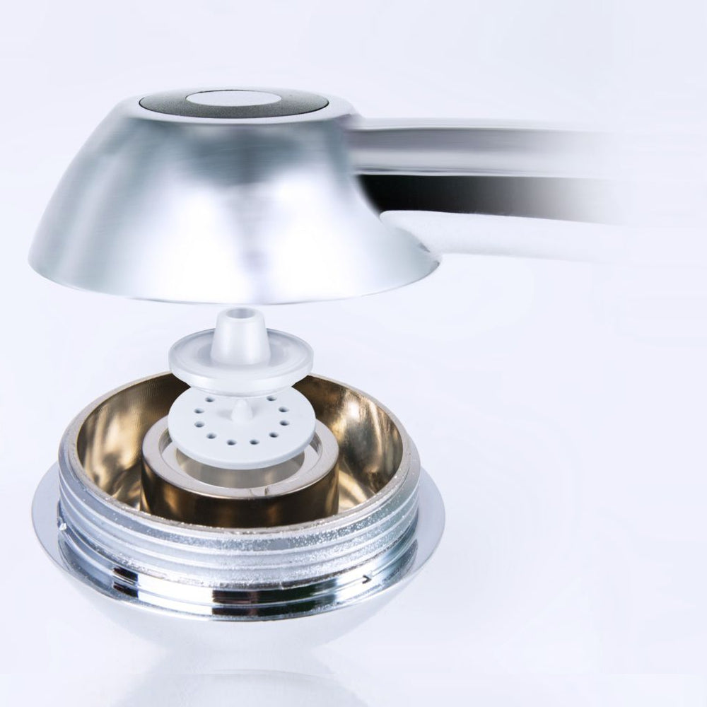 Pomme de douche SwissClima ouverte avec intérieur visible et non entartré pour un nettoyage et un rinçage faciles au lave-vaisselle