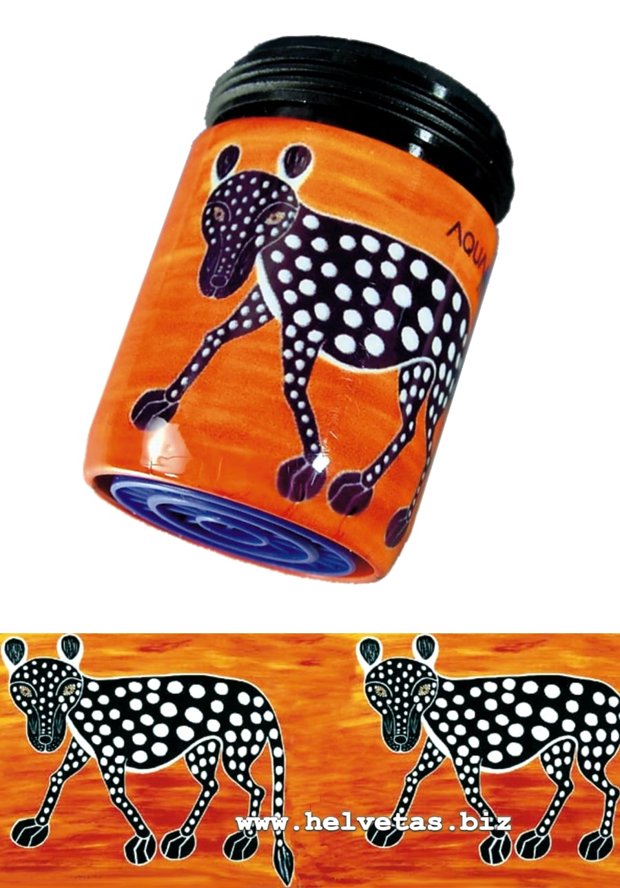 Wasserhahn mit  Helvetas Tingatinga Leopard-Design und AquaClic-Wassersparer: spart Wasser, Energie und Kosten