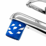AquaClic Strahlregler Evasion mit weissen Mustern auf blauem Hintergrund