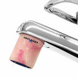 AquaClic Strahlregler Aurora mit weichem rosa-apricotfarbenem Farbverlauf am Wasserhahn im Bad oder Gäste-Bad