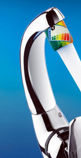AquaClic Strahlregler EnergieEtikette A mit Energie-Label-Motiv am Wasserhahn für Bad und Küche