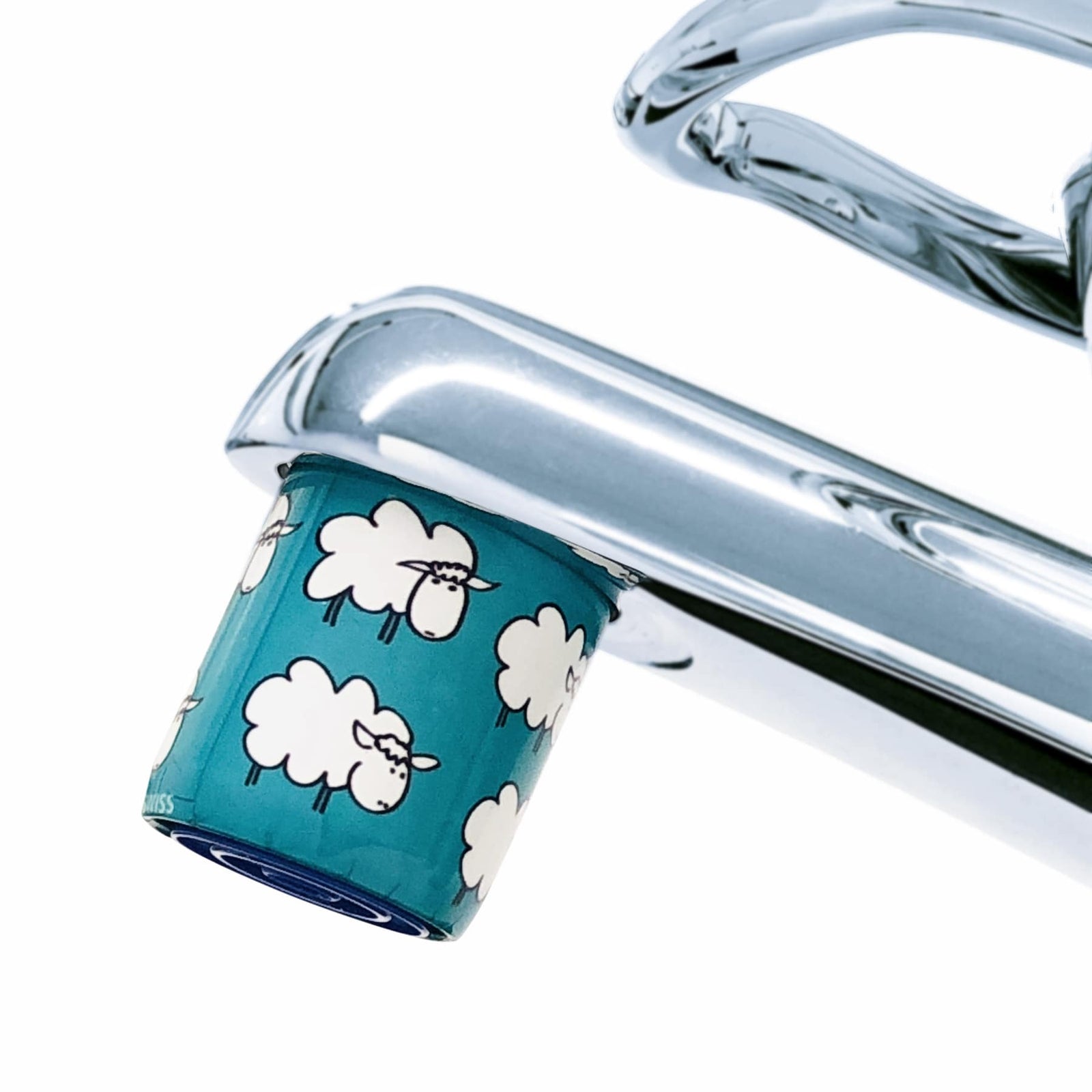 AquaClic-Strahlformer am Wasserhahn in  Sogni d'oro-Design spart Wasser und Energie