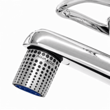 AquaClic Inox Boules Strahlregler aus Edelstahl mit Punktmuster, montiert am Wasserhahn