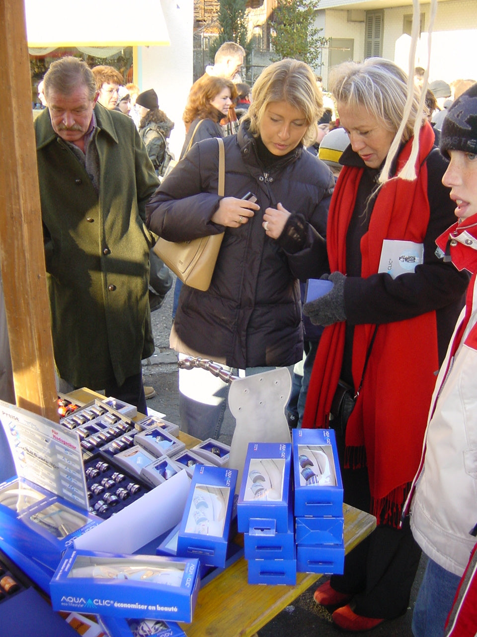 Wassersparende Duschbrausen und Strahlregler am Weihnachtsmarkt Münsingen