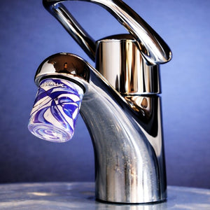 Strahlregler für den Wasserhahn mit  Movimento-Design AquaClic-Strahlregler: vermindert den Wasserverbrauch und verschönert den Hahn