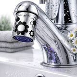 AquaClic Strahlregler Daisy am Wasserhahn montiert