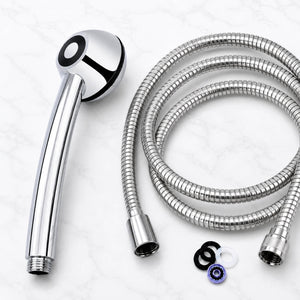 Set de douche SwissClima, à pression ren&shy;for&shy;cée, éco&shy;no&shy;mi&shy;que en eau