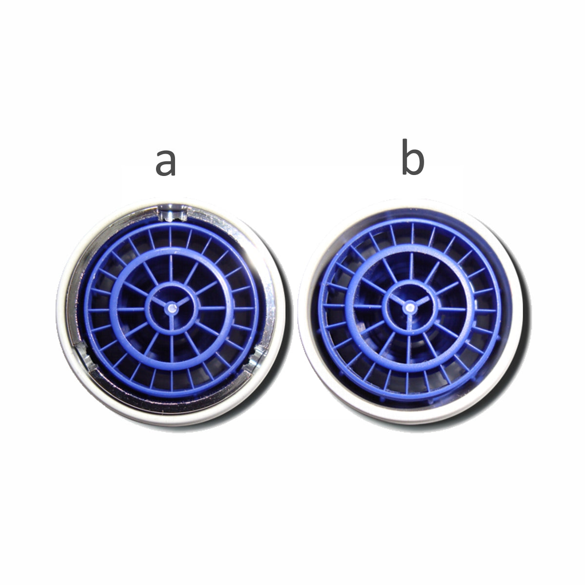 AquaClic-Strahlregler von unten mit sichtbarem Sieb: links Standardmodell, rechts diebstahlsicheres Modell