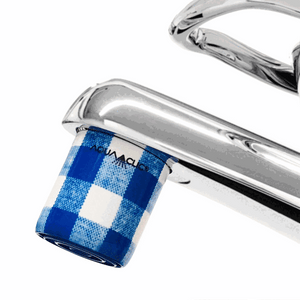 Heidi und Peter am Wasserhahn: blau und rotes Sujet Karodesign